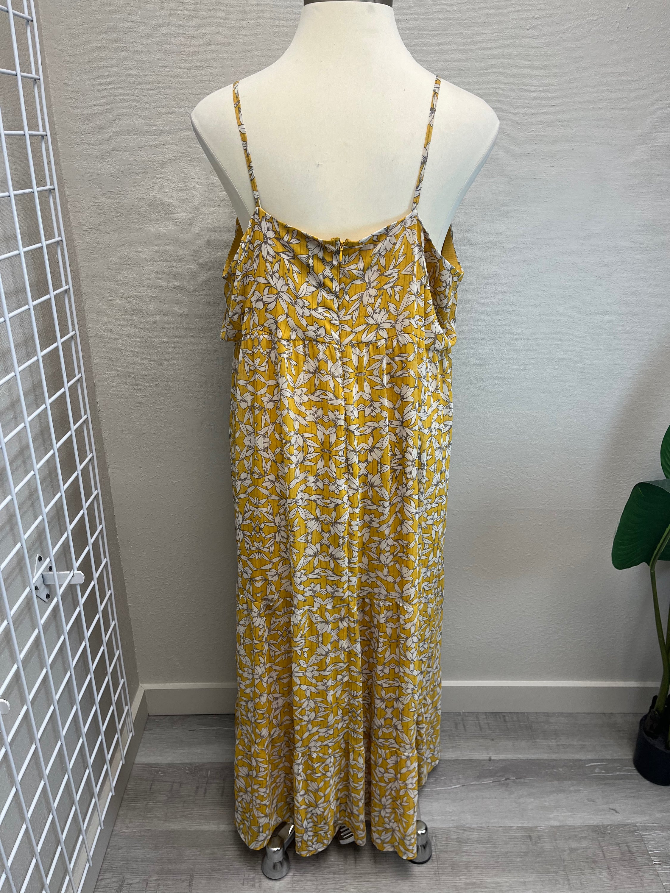 Yellow dress size 22 on sale