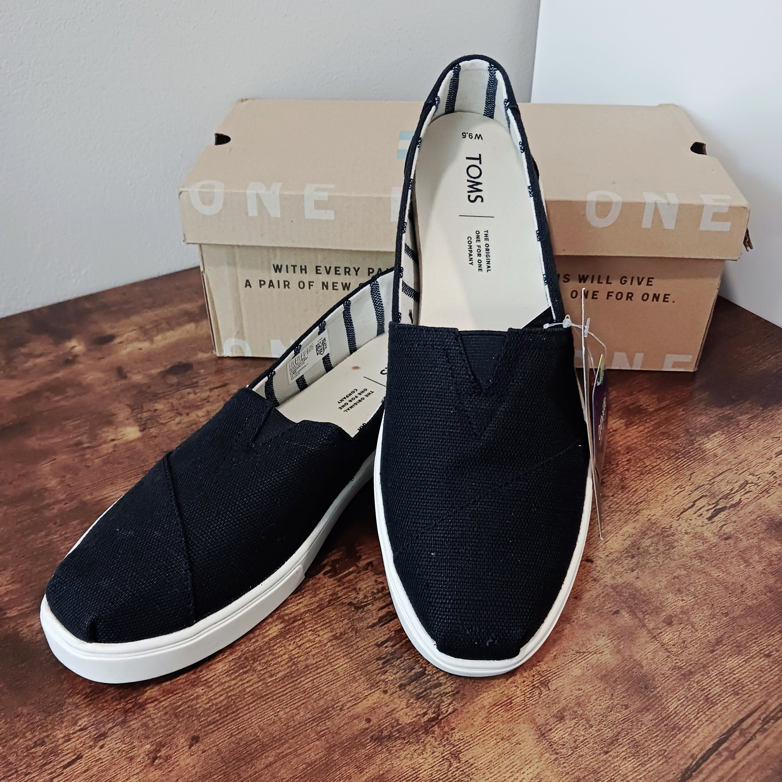 9.5 wide shoes hot sale